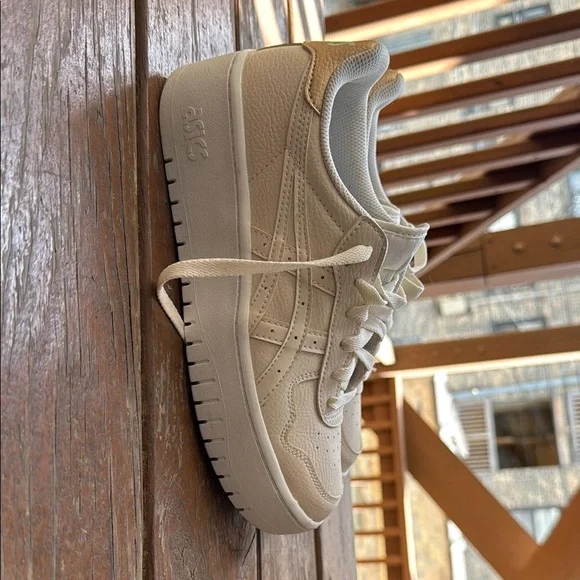 Asics Cream Sneakers - Picture 10 of 12